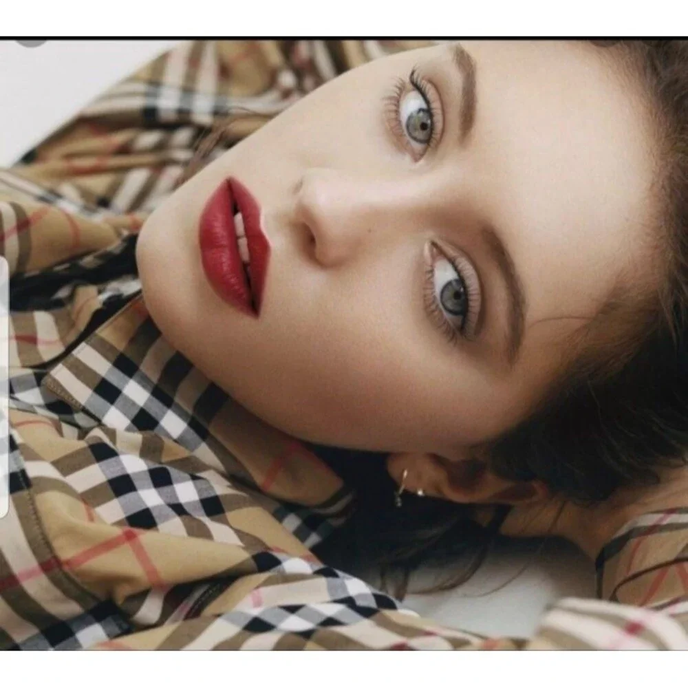 Burberry Liquid Lip Velvet – Military Red No.41 New in Box